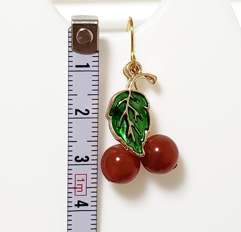 K16GP天然石チェリーピアス