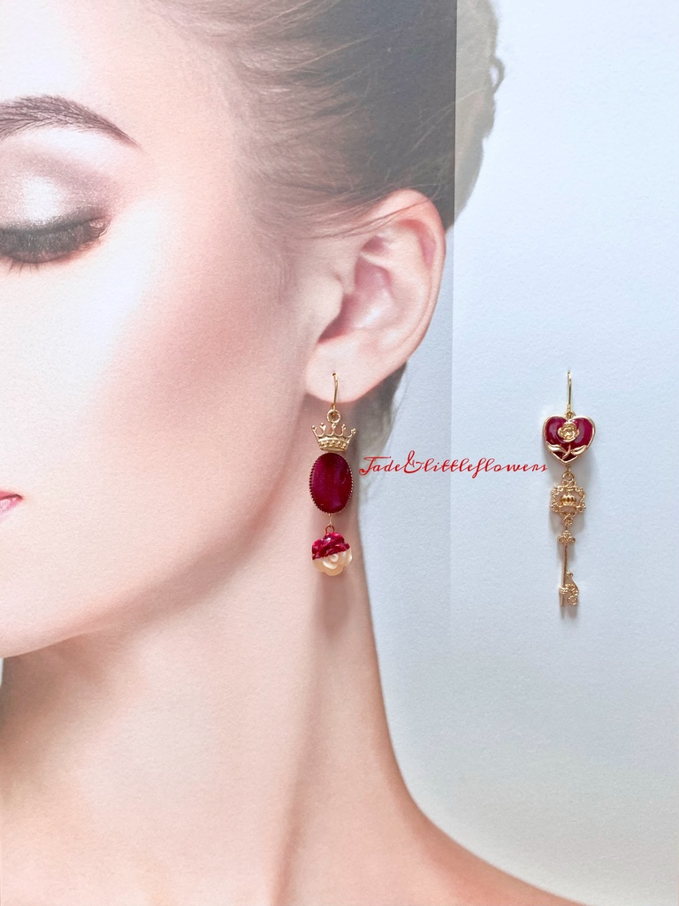 【リドル・ローズハートイメージ】ツイステハーツラビュル寮、寮服の概念アクセ、寮長の杖とマジカルペン、塗りかけた深紅のバラのピアス(イヤリングに変更可)