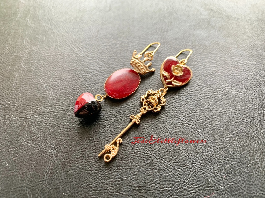 【リドル・ローズハートイメージ】ツイステハーツラビュル寮、寮服の概念アクセ、寮長の杖とマジカルペンのピアス(イヤリングに変更可)