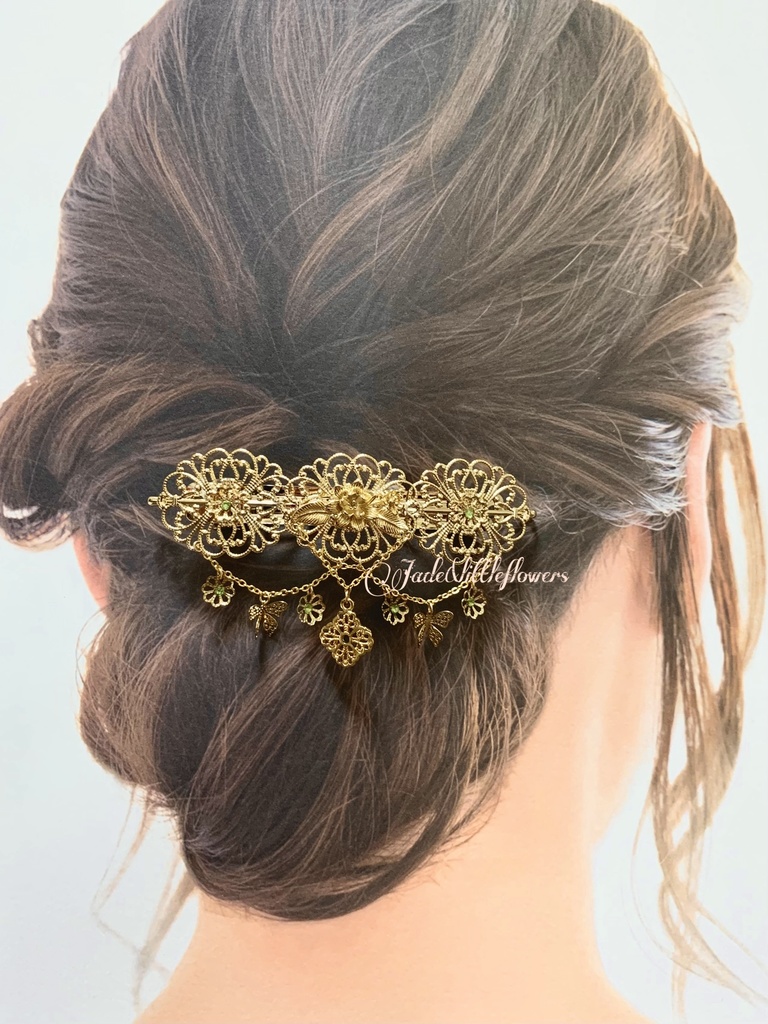 【レオナ・キングスカラーイメージ】ツイステフェアリーガラ衣装の概念アクセ、ゴールドの透かしフラワーバレッタ
