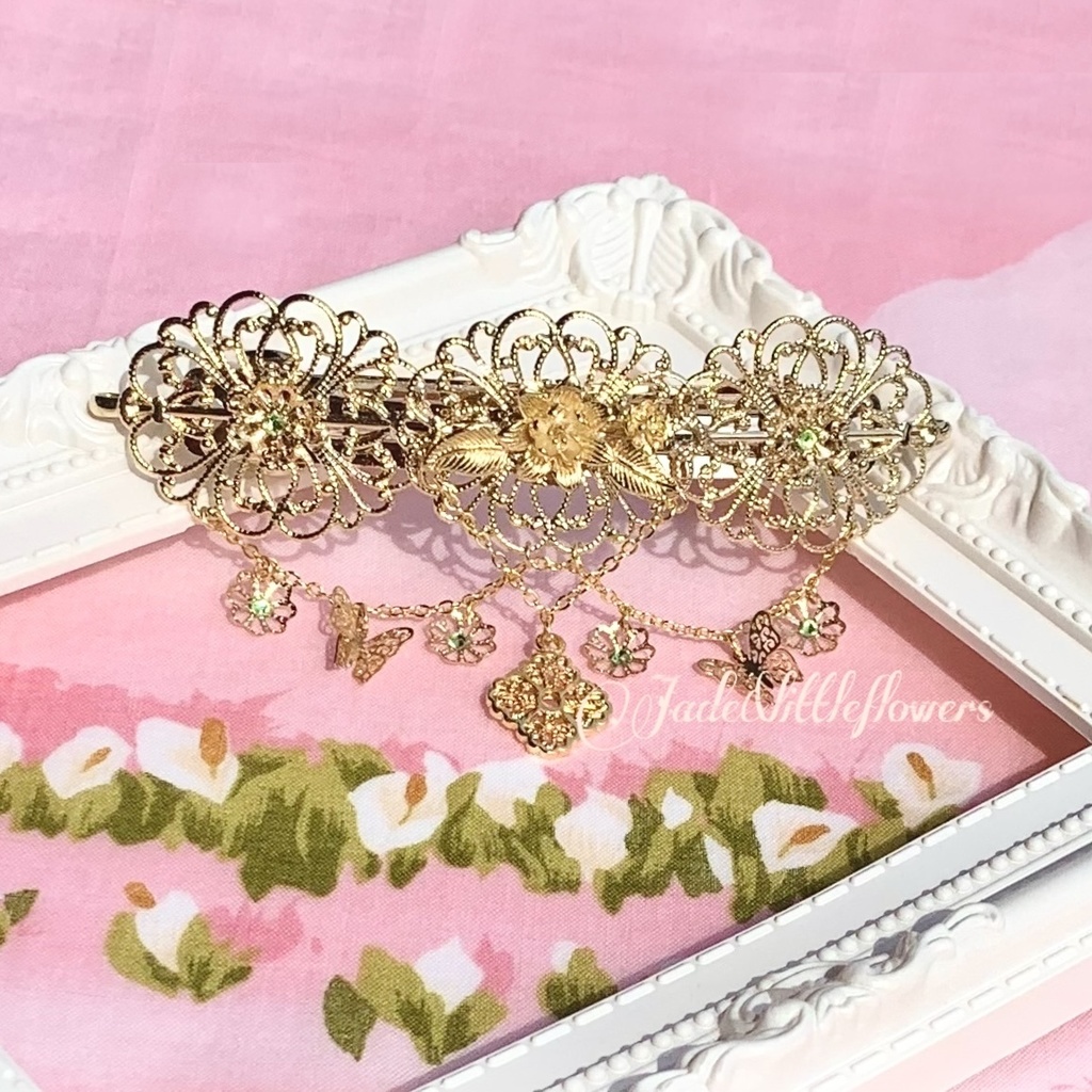 【レオナ・キングスカラーイメージ】ツイステフェアリーガラ衣装の概念アクセ、ゴールドの透かしフラワーバレッタ