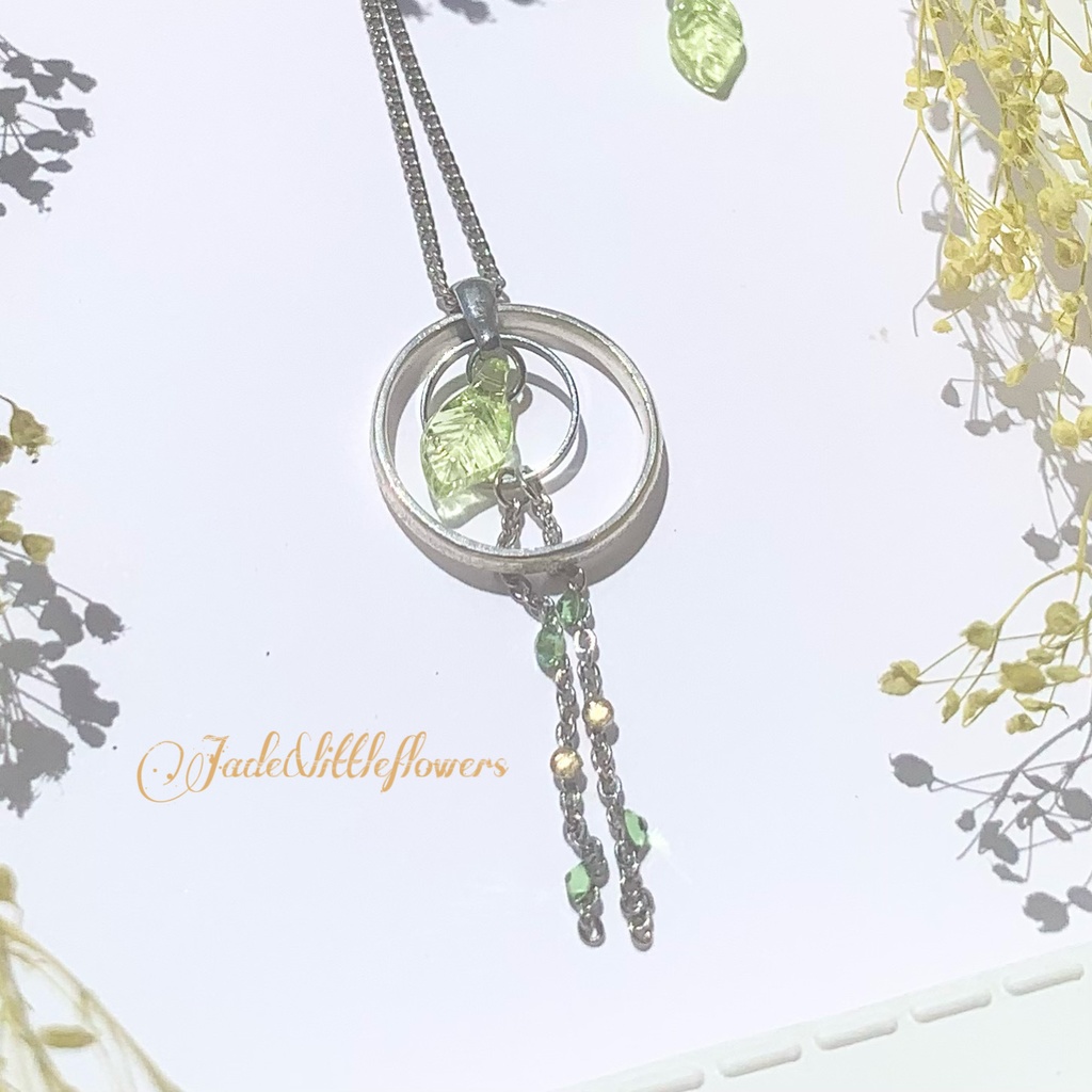 夏の葉と波紋、木漏れ日たゆたう清流のネックレス