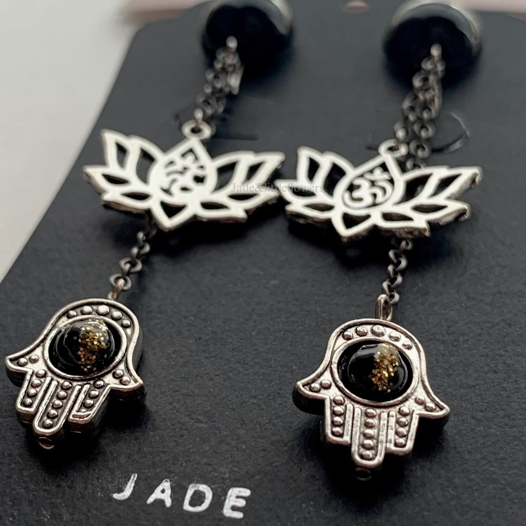 【夏油傑イメージ】呪術廻戦概念アクセ、黒ビーズと蓮のシックな和風ピアス(イヤリングに変更可)