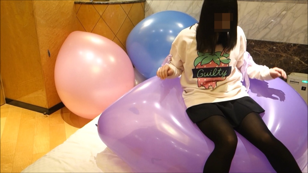 『風船割り好きなももちゃんの風船あそび♪』