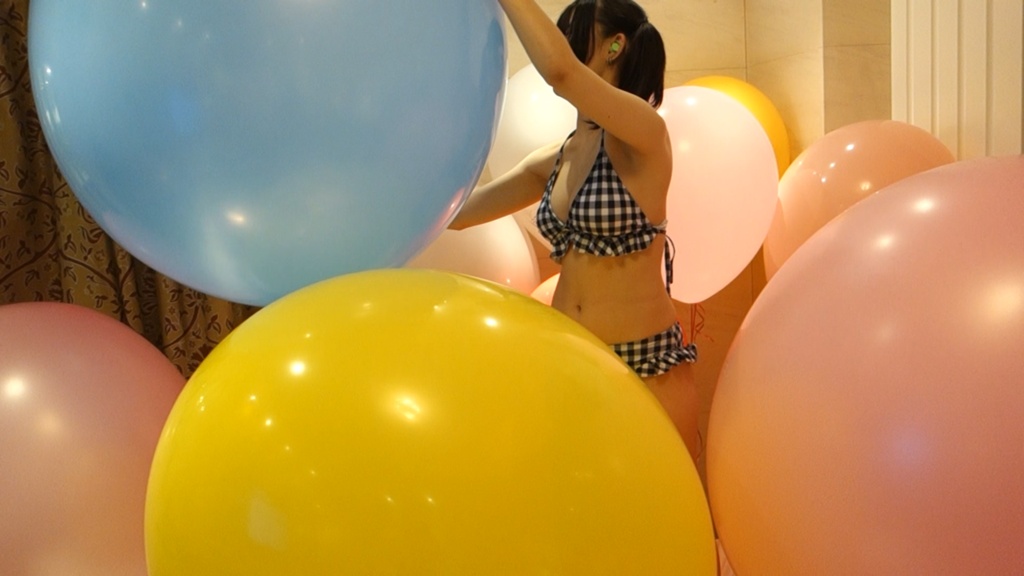 『密着巨大風船戯れPOP＆ヘリウム風船お片付けじらし爪POP』１５分４２秒