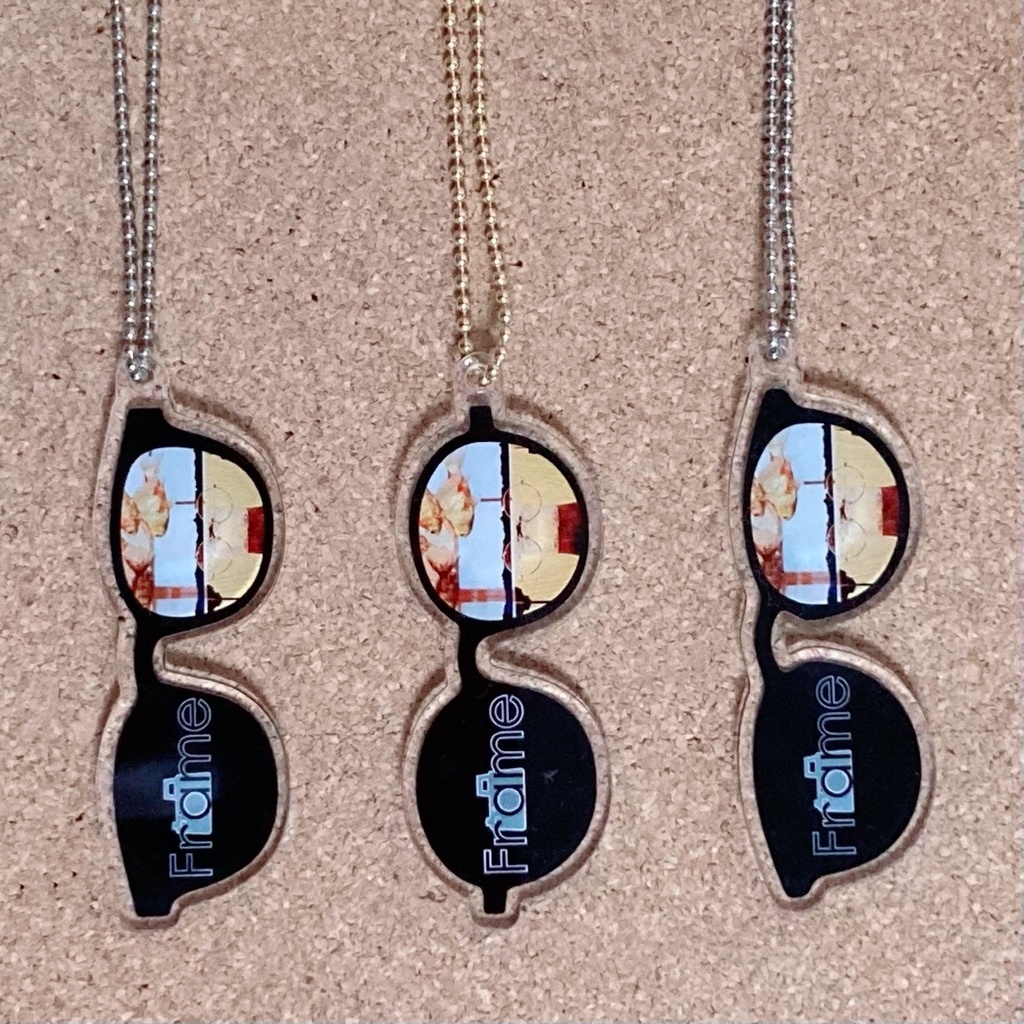 MEGANE アクリルキーホルダー