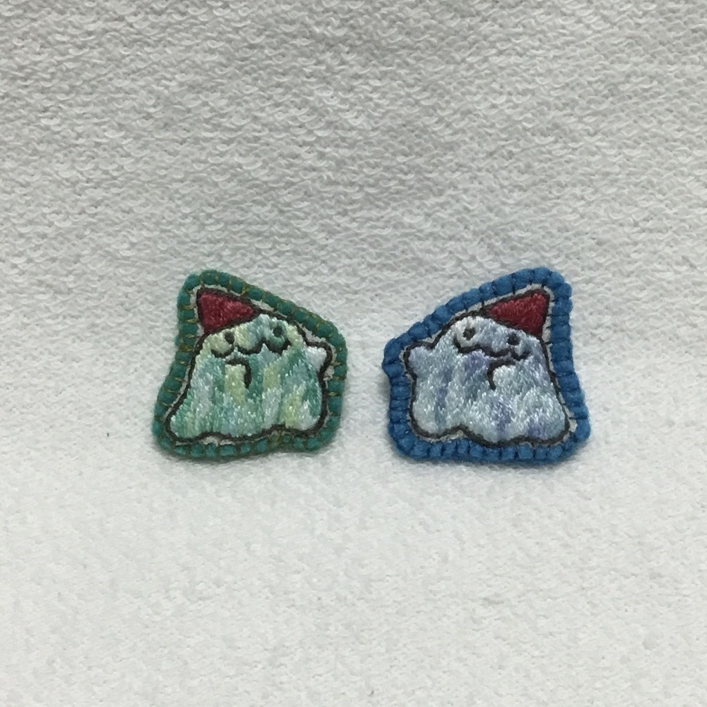 おばけの刺繍ブローチ