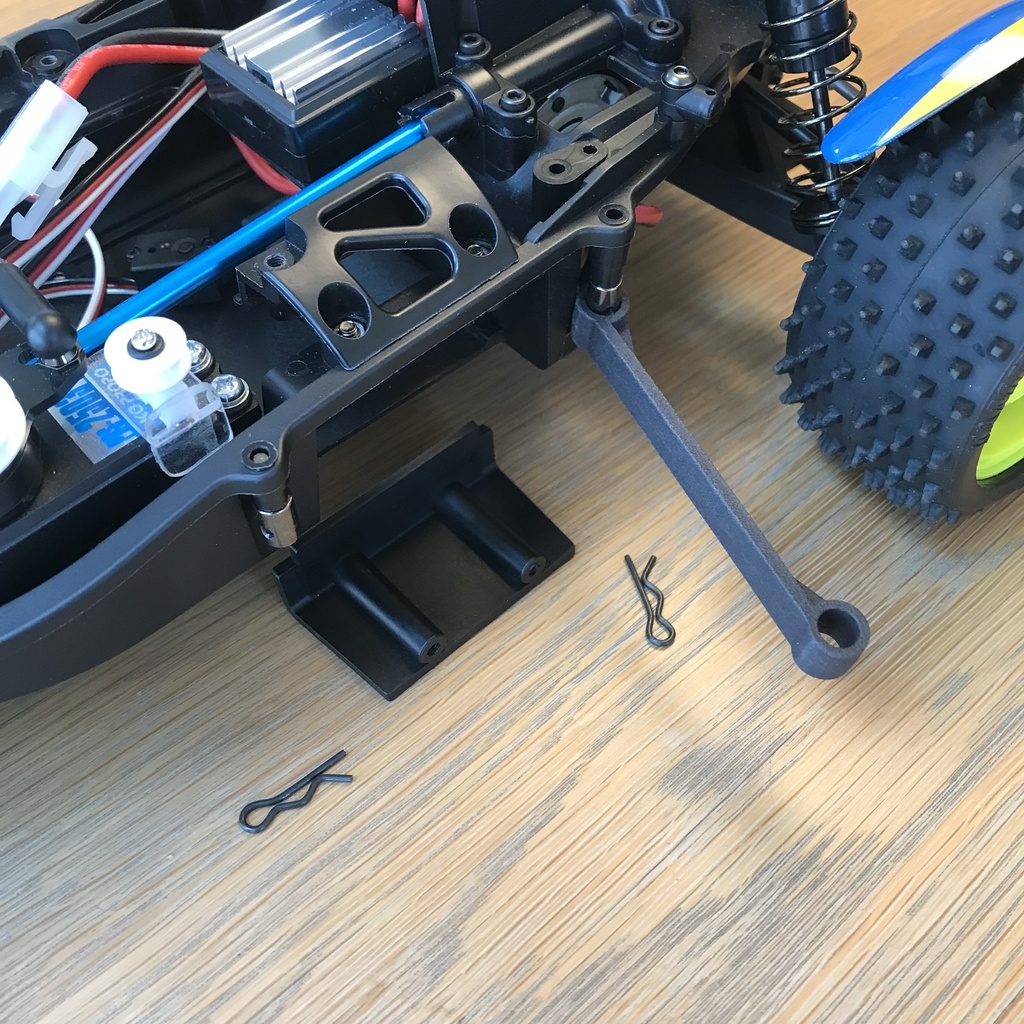 TD2/TD4でショートリポバッテリーを横置きした時にA15パーツを着け外しするための押さえ試作1号