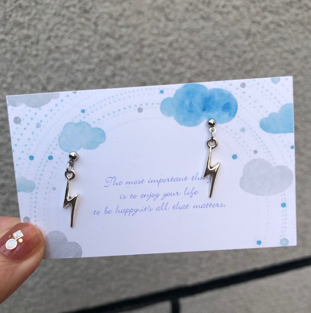 * カミナリ * アクセサリー 稲光 ゴールド シンプル 雷 イナズマ スタッドピアス ・ ポストピアス / ノンホールイヤリング ノンホールピアス