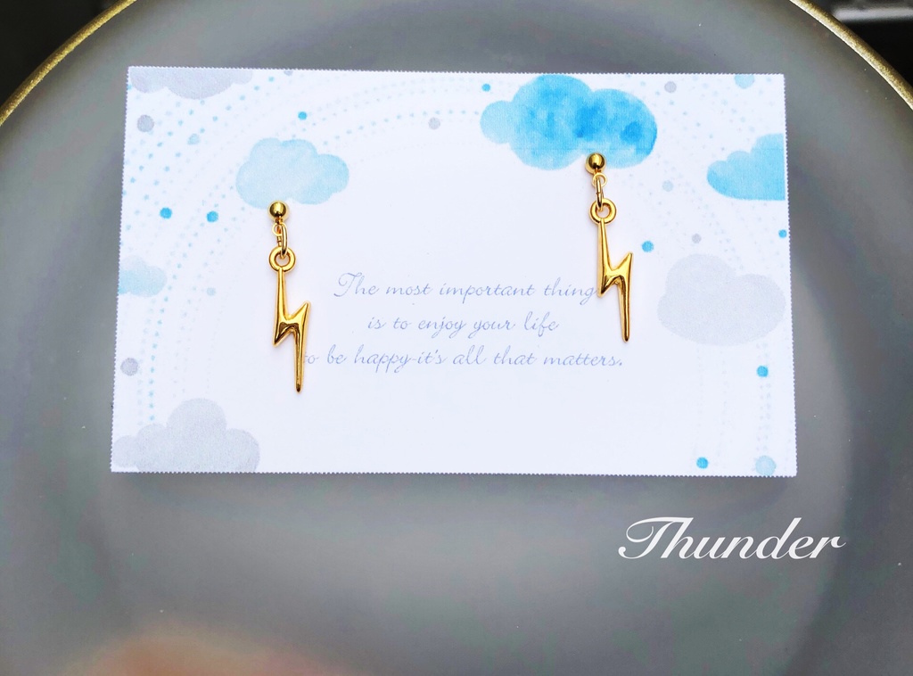 * カミナリ * アクセサリー 稲光 ゴールド シンプル 雷 イナズマ スタッドピアス ・ ポストピアス / ノンホールイヤリング ノンホールピアス