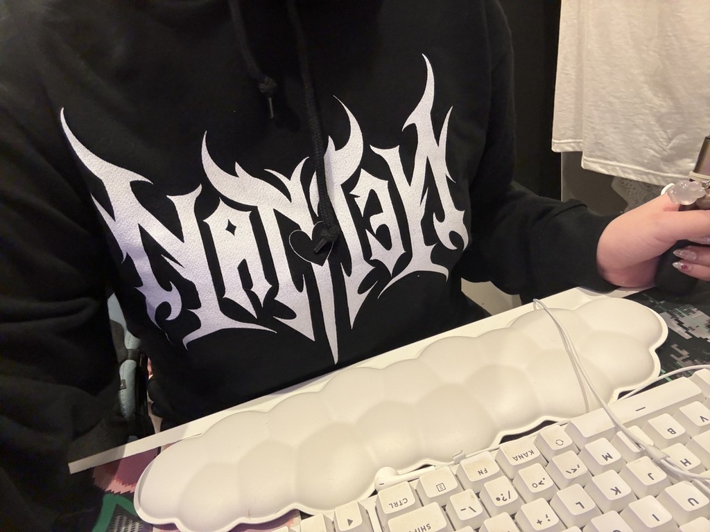 【受注期間延長!三星ナナミ生誕グッズ2026】メタルロゴパーカー(黒)【3/31まで期間限定受注生産】