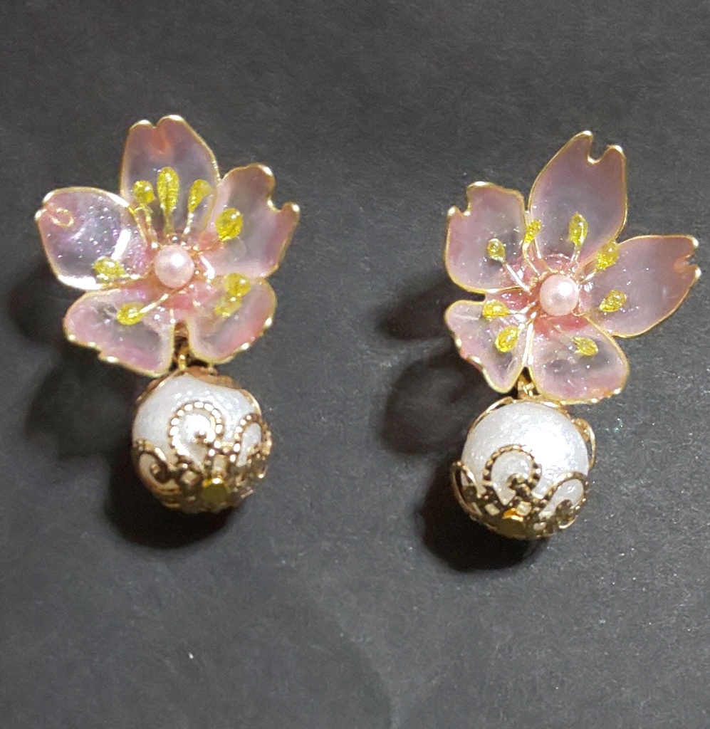 桜のピアス