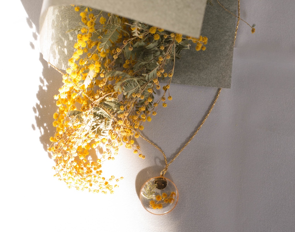ミモザのネックレス