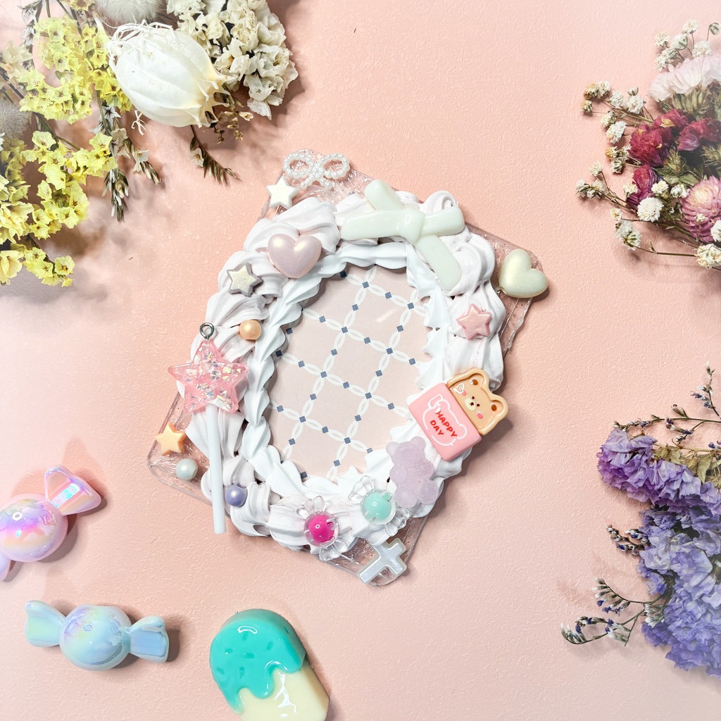 大人可愛いベージュのトレカケース　B8