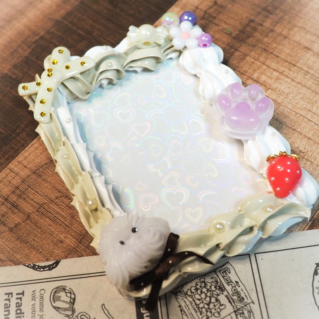 リボンでおめかし!お散歩ワンコのホイップデコ⭐︎トレカケース B8