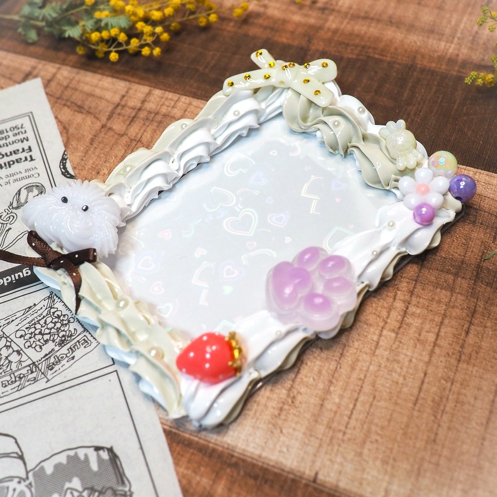 リボンでおめかし!お散歩ワンコのホイップデコ⭐︎トレカケース B8