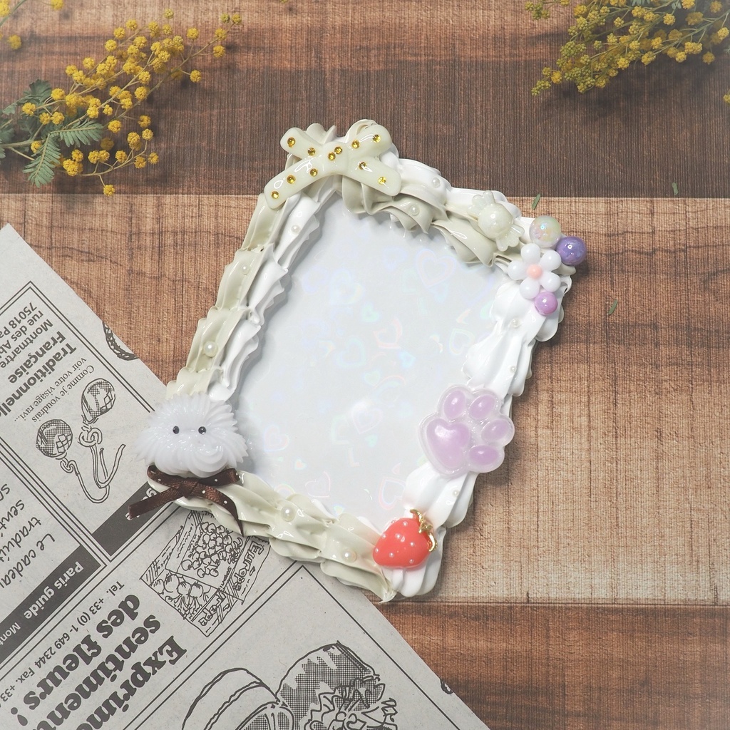 リボンでおめかし!お散歩ワンコのホイップデコ⭐︎トレカケース B8