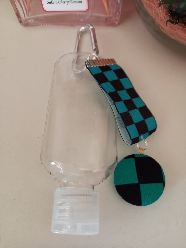 携帯アルコール容器付きキーホルダー