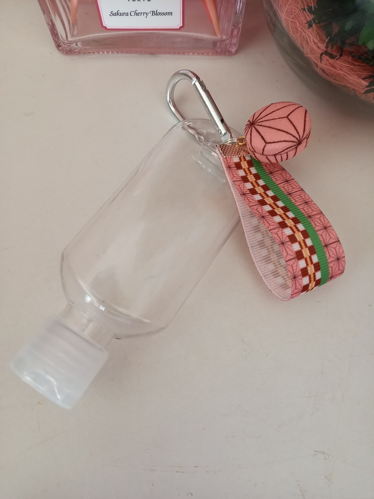 携帯アルコール容器付きキーホルダー