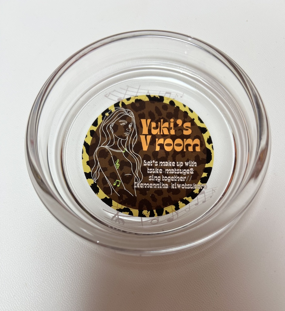 Yuki’s V room ashtray 