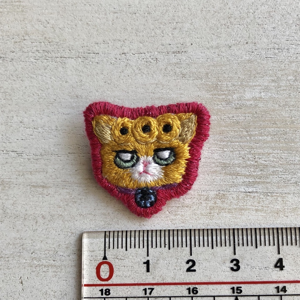 ジョジョ猫刺繍ブローチ(小)