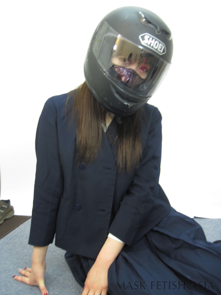 Vol.8 ヘルメット姿のかわいい歯科医-写真集