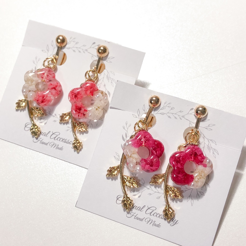 小さなお花と葉っぱの耳飾り