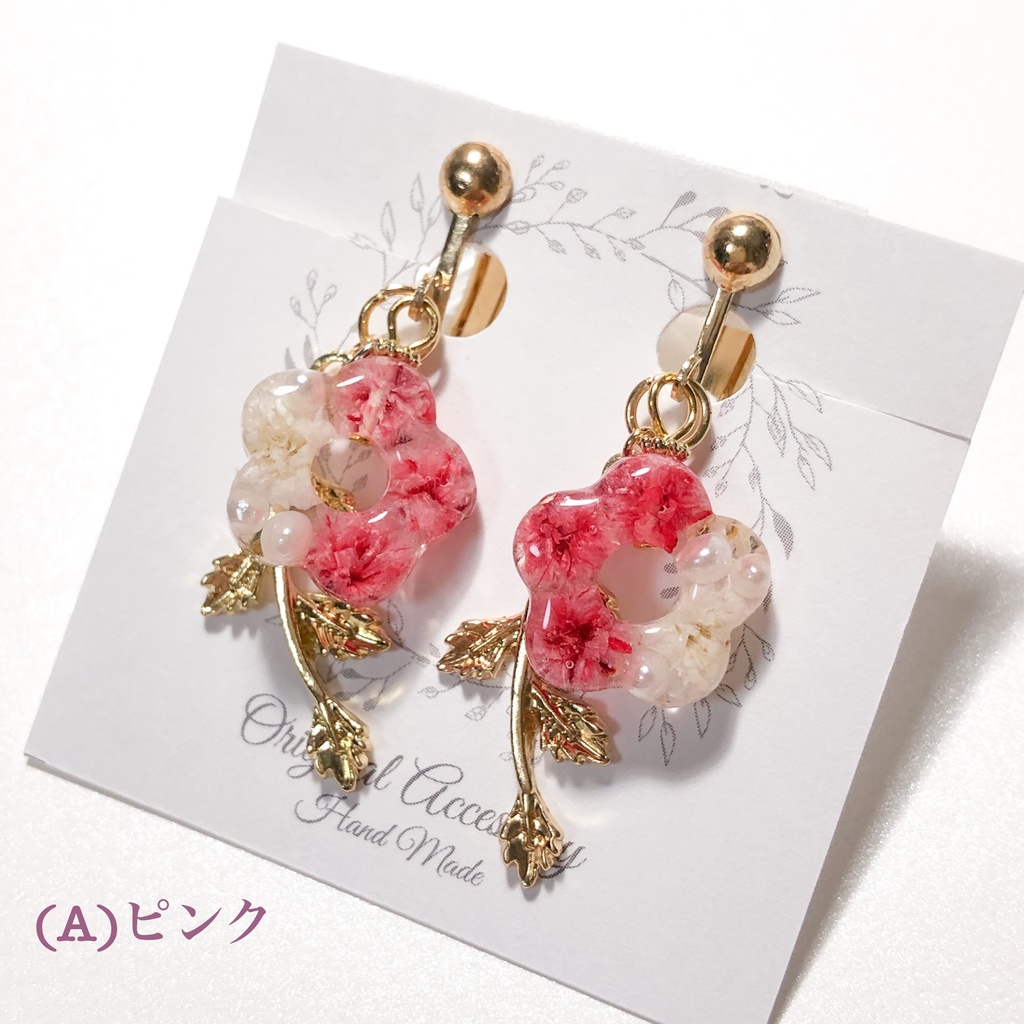 小さなお花と葉っぱの耳飾り