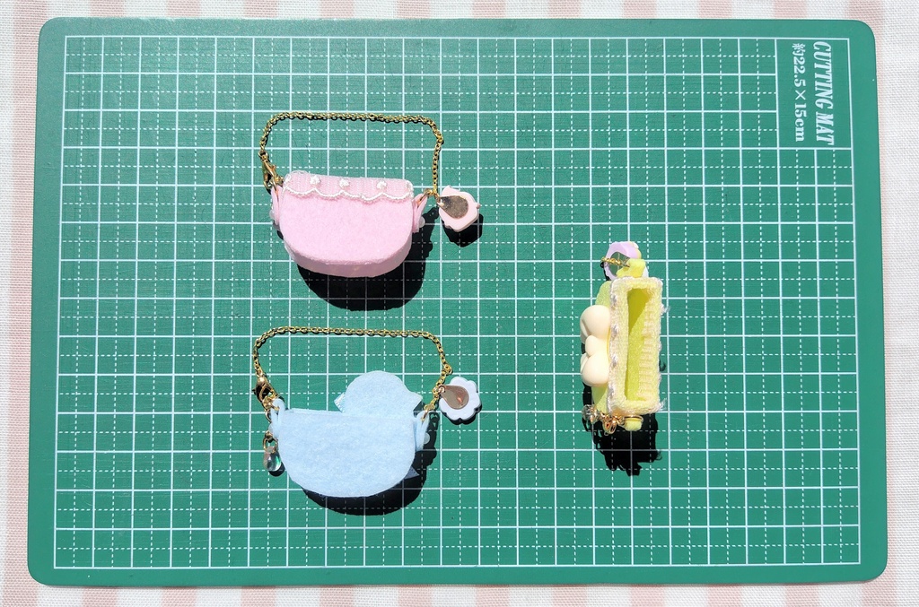 【小物が入る】リボンとカップケーキのポシェット〈ピーチ〉