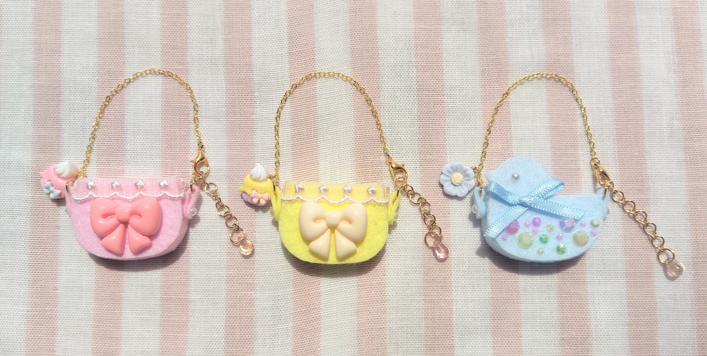 【小物が入る】リボンとカップケーキのポシェット〈レモン〉