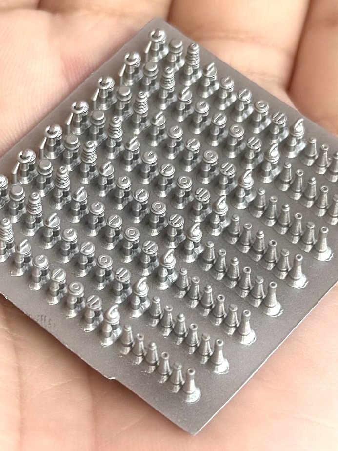 巨大感出すための丸ディテール