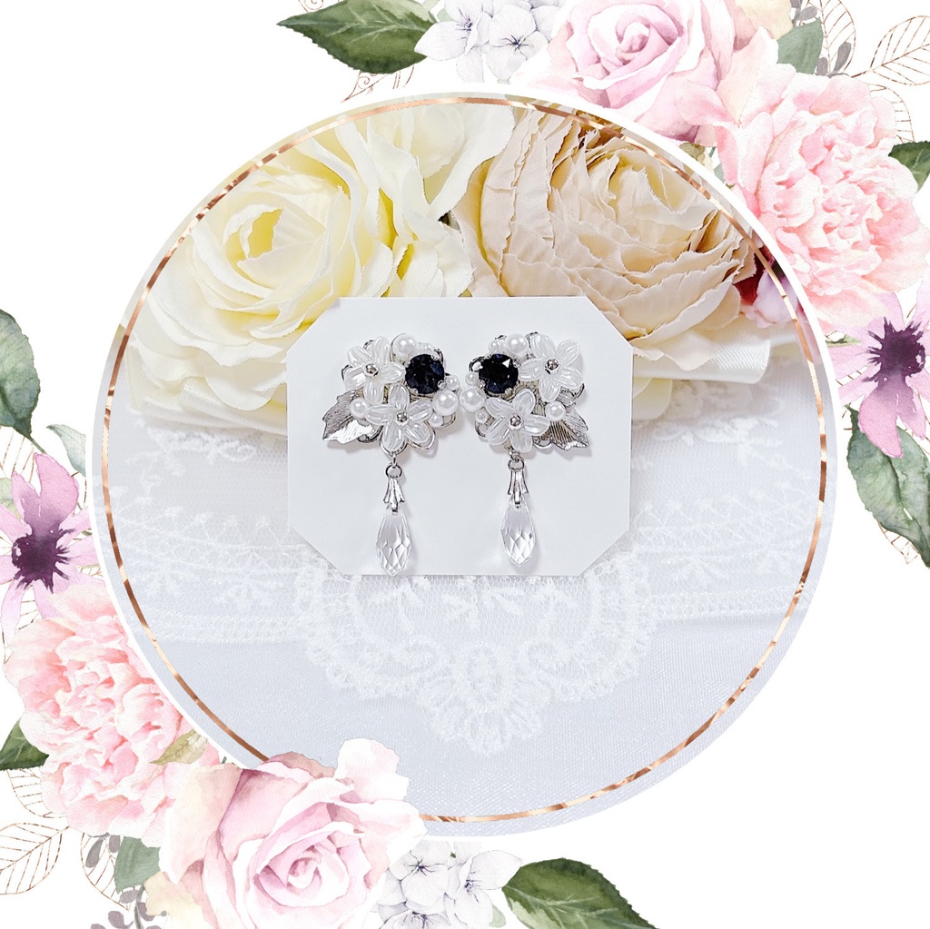 𝒔𝒏𝒐𝒘𝒇𝒂𝒍𝒍𝒊𝒏𝒈❄︎.*ビジューイヤリング【Holidaycollection】