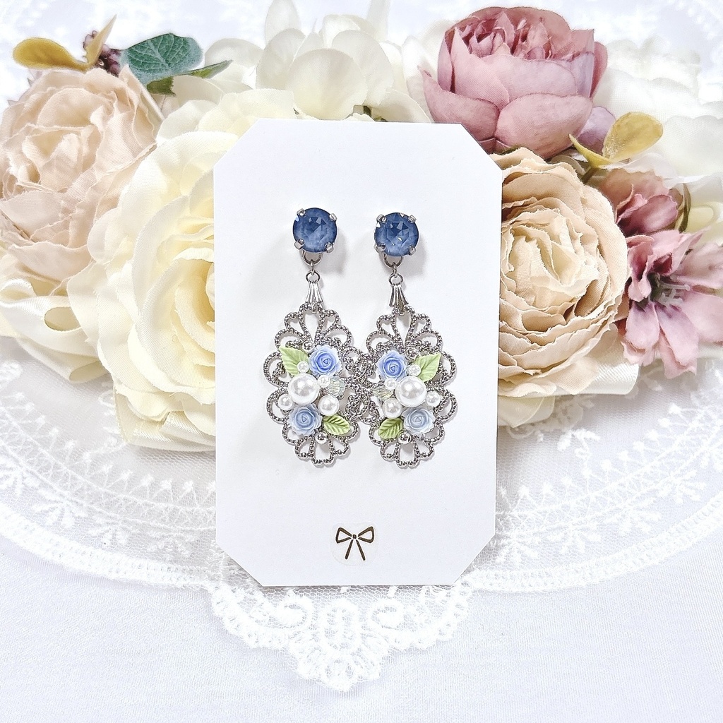 Roseraie de Poudre ミニローズイヤリング＆ピアス【ヒヤシンスブルー】