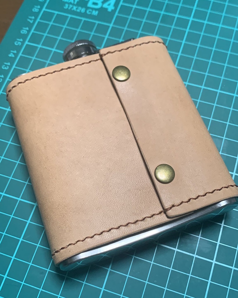 結月ゆかりモチーフ 本革スキットルカバー