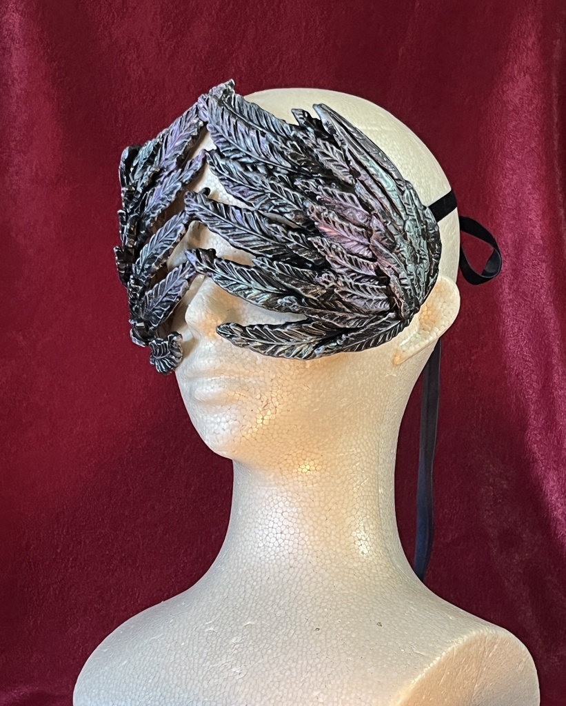 羽根面(モデル・ハルピュイア)黒鴉