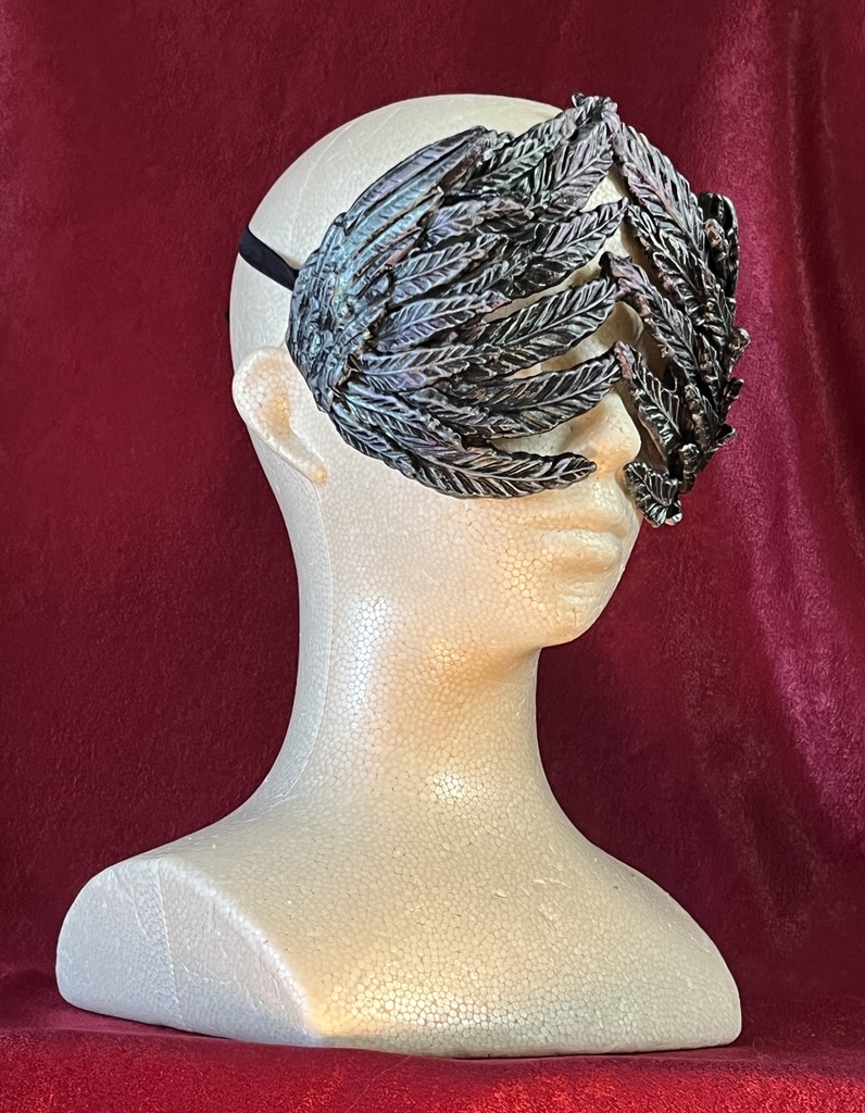 羽根面(モデル・ハルピュイア)黒鴉