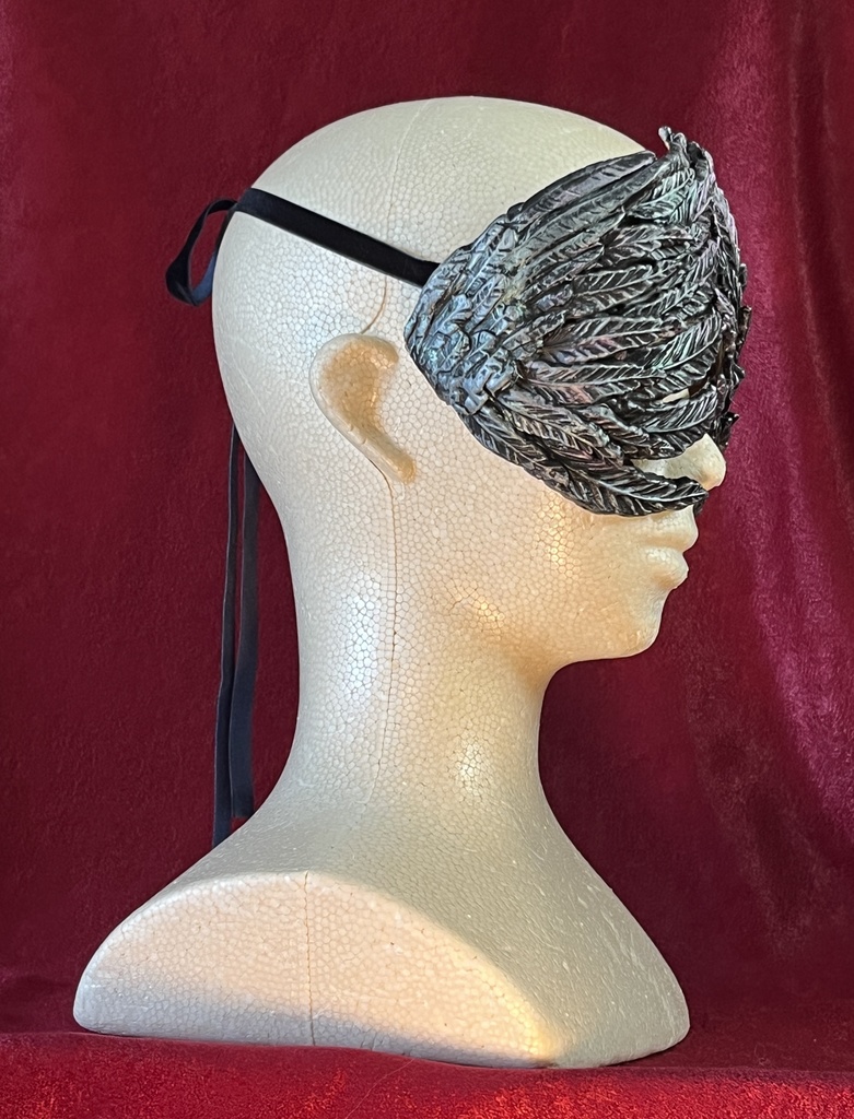 羽根面(モデル・ハルピュイア)黒鴉