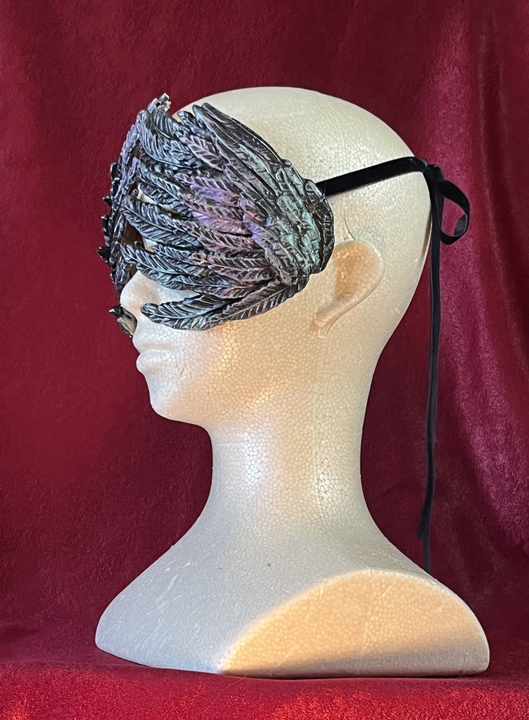 羽根面(モデル・ハルピュイア)黒鴉