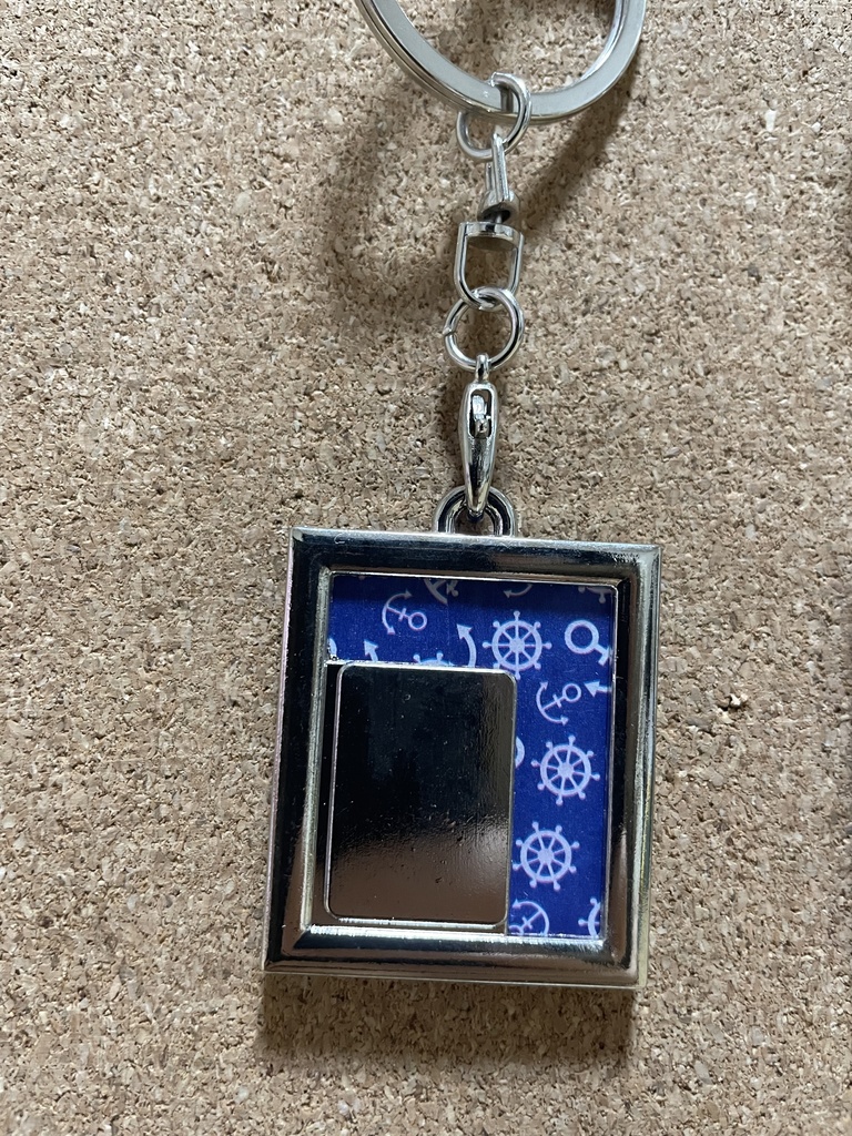 メタルフレームキーホルダー