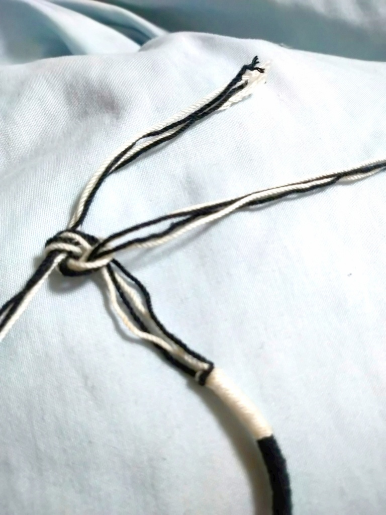 鳥の羽根のブレスレット