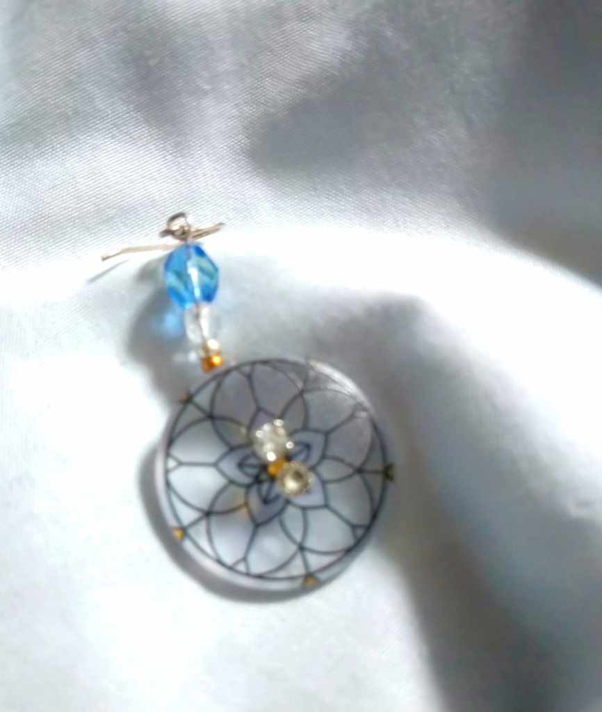 ステンドグラスのようなピアス(片耳用)