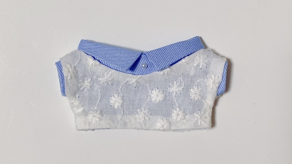 シャツとベストのレイヤード風