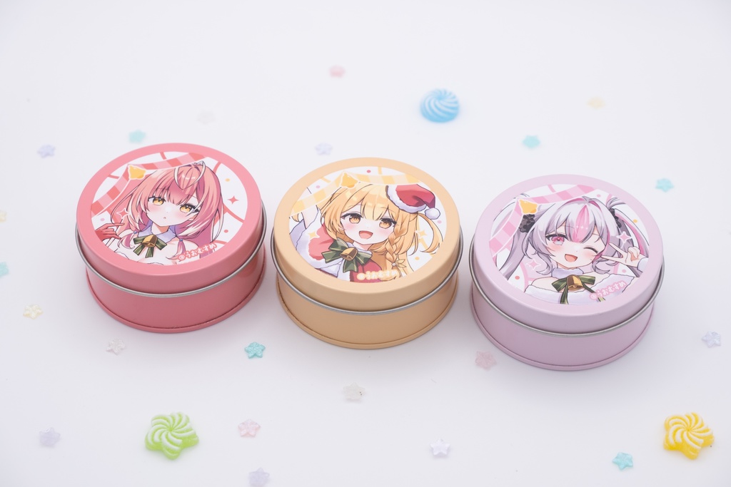 【うおむすめ】ラウンド缶(2025年クリスマスモデル)