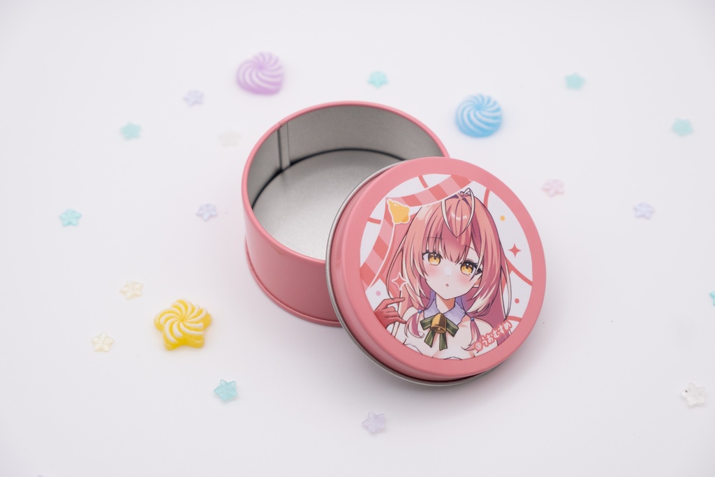 【うおむすめ】ラウンド缶(2025年クリスマスモデル)