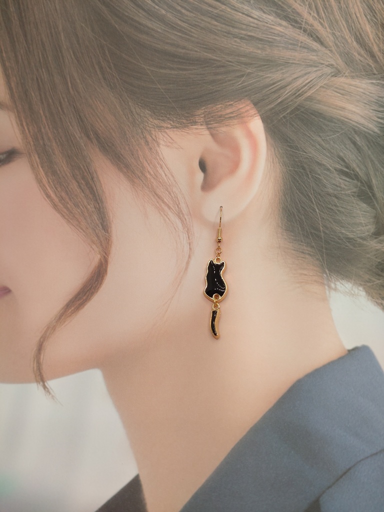 ねこと月のピアス