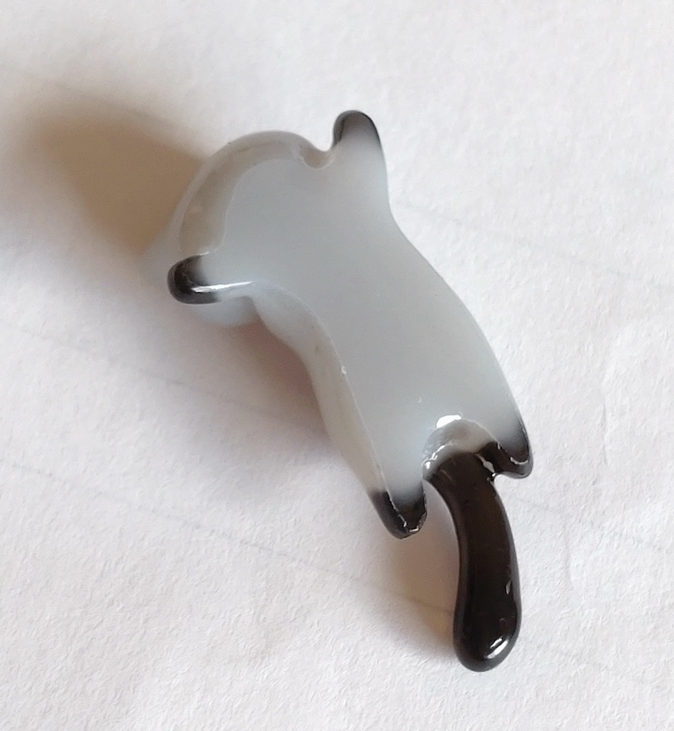 飛びつき猫さんチャーム(かわいい君の好きなもの)