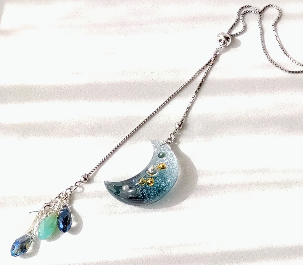 月のラリエット(ネックレス)