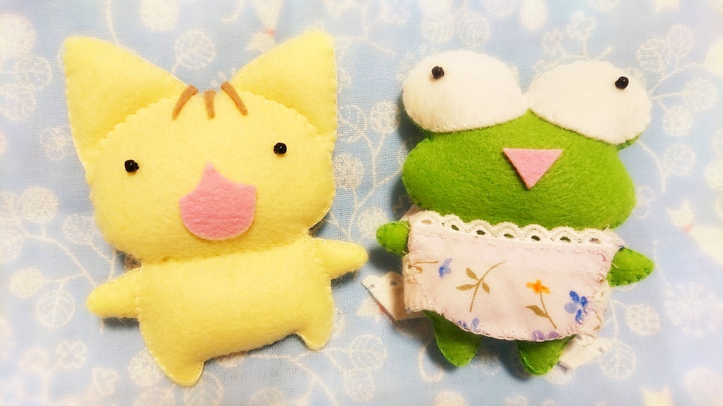 ぷねことかへるぬいぐるみ(フリフリ花柄エプロン付きv)