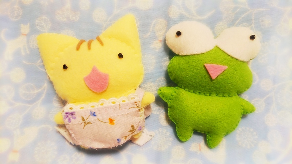 ぷねことかへるぬいぐるみ(フリフリ花柄エプロン付きv)