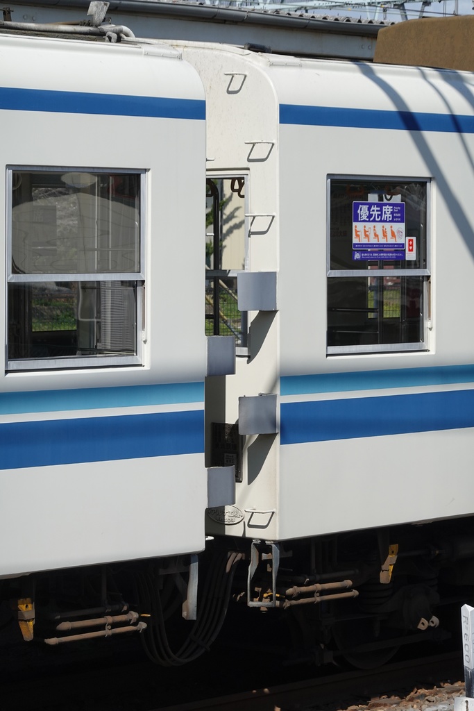 東武8000用車端空気管